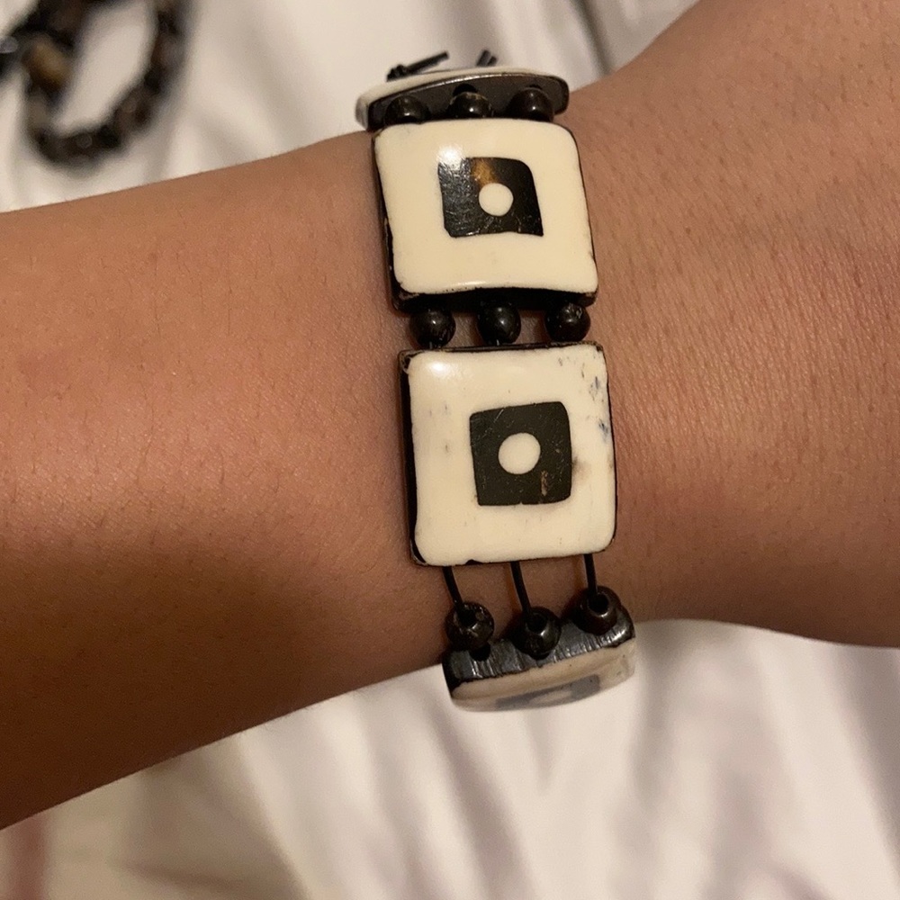 Bracelets - Picture 6 of 8